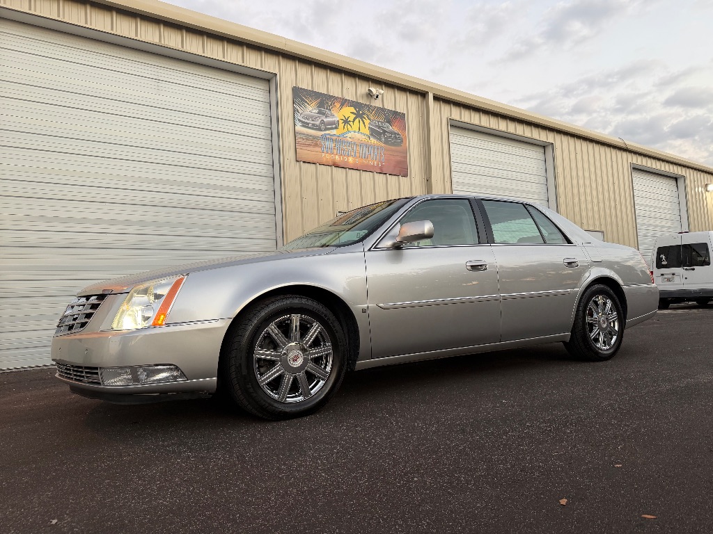 2008 Cadillac DTS 1SD's photo