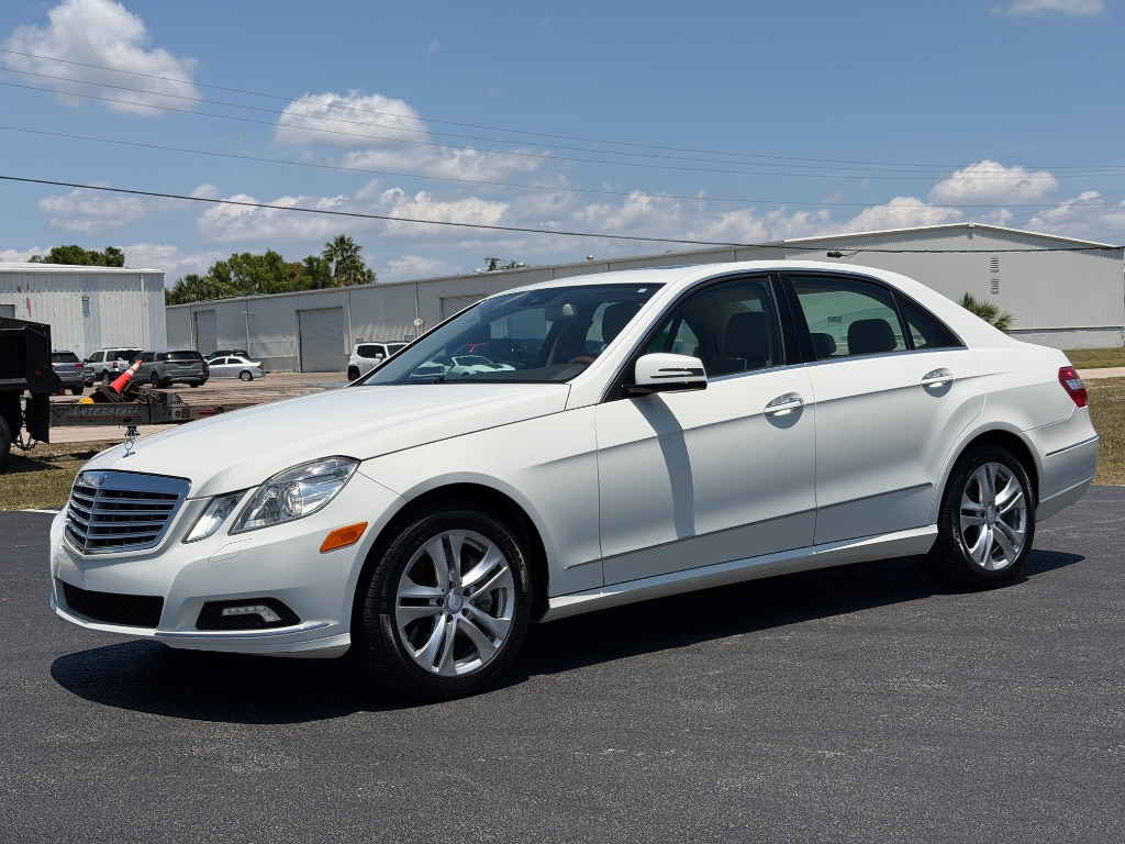 2010 Mercedes-Benz E-Class E550 Luxury's photo